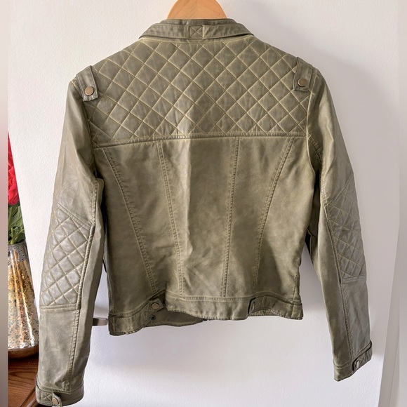 Faux Leather Women’s Fall Jacket - Picture 3 of 6